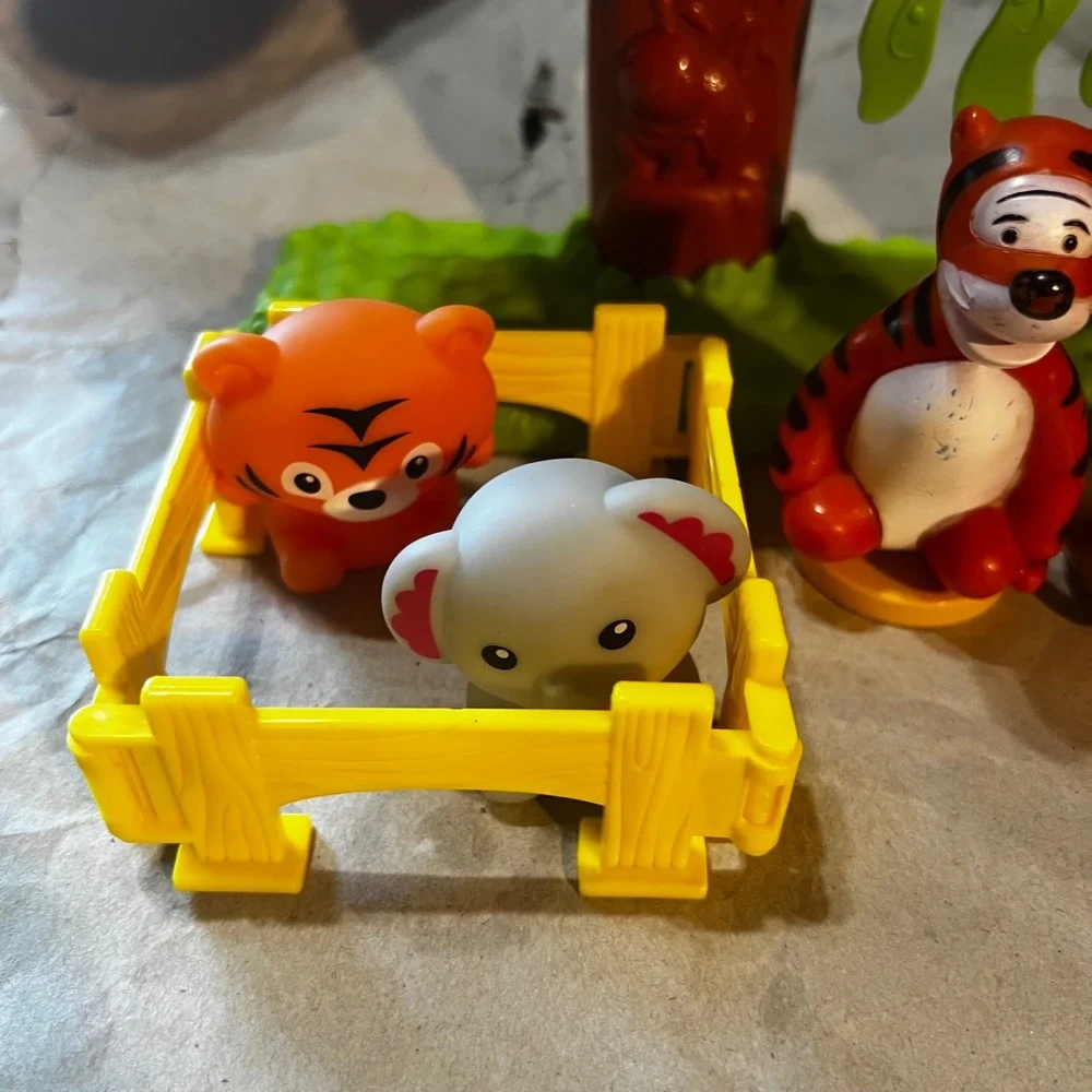 Kid Connection Zoo Play Set Jungle Treehouse with 8 Animal Figures